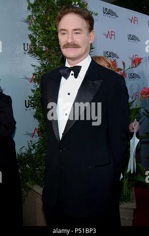 Kevin Kline arriving at the 32th AFI Life Achivement Awards honoring Meryl Streep at the Kodak Theatre in Los Angeles. June 10, 2004.KlineKevin064 Red Carpet Event, Vertical, USA, Film Industry, Celebrities,  Photography, Bestof, Arts Culture and Entertainment, Topix Celebrities fashion /  Vertical, Best of, Event in Hollywood Life - California,  Red Carpet and backstage, USA, Film Industry, Celebrities,  movie celebrities, TV celebrities, Music celebrities, Photography, Bestof, Arts Culture and Entertainment,  Topix, vertical, one person,, from the years , 2003 to 2005, inquiry tsuni@Gamma-US Stock Photo
