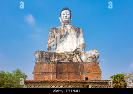 Giant Buddha statue in the modern Wat Ek Phnom temple, Battambang, Cambodia Stock Photo