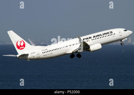 jal-japan-airlines-boeing-737-