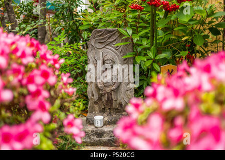 Details in a Shintoist shrine in Tokyo - 6 Stock Photo