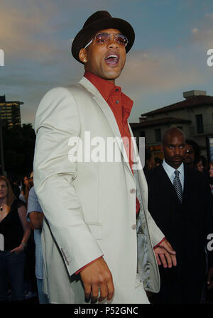 Will Smith arriving at the i,Robot Premiere at the Westwood Village in Los Angeles. July 7, 2004. SmithWill031 Red Carpet Event, Vertical, USA, Film Industry, Celebrities,  Photography, Bestof, Arts Culture and Entertainment, Topix Celebrities fashion /  Vertical, Best of, Event in Hollywood Life - California,  Red Carpet and backstage, USA, Film Industry, Celebrities,  movie celebrities, TV celebrities, Music celebrities, Photography, Bestof, Arts Culture and Entertainment,  Topix, vertical, one person,, from the years , 2003 to 2005, inquiry tsuni@Gamma-USA.com - Three Quarters Stock Photo