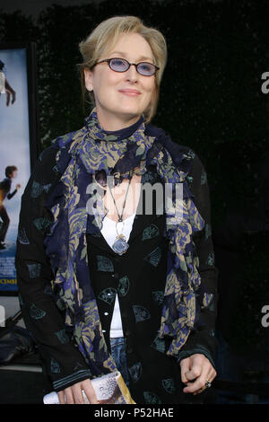 Meryl Streep arriving at the Lemony Snicket's A Serie of Unfortunate Events Premiere at the Arclight Theatre in Los Angeles. December 12, 2004.StreepMeryl074 Red Carpet Event, Vertical, USA, Film Industry, Celebrities,  Photography, Bestof, Arts Culture and Entertainment, Topix Celebrities fashion /  Vertical, Best of, Event in Hollywood Life - California,  Red Carpet and backstage, USA, Film Industry, Celebrities,  movie celebrities, TV celebrities, Music celebrities, Photography, Bestof, Arts Culture and Entertainment,  Topix, vertical, one person,, from the years , 2003 to 2005, inquiry tsu Stock Photo