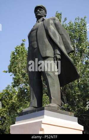 Ukraine. Autonomous Republic of Crimea. Feodosiya. Vladimir Lenin (1870-1924). Russian revolutionary and politician. Statue. Stock Photo