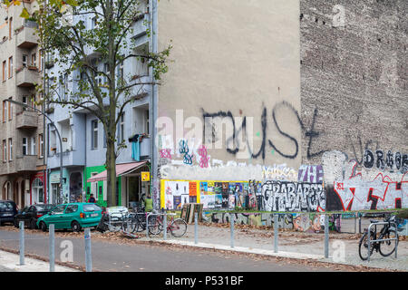 Berlin, Germany, old buildings and Barndwand on Weichselplatz in Berlin-Neukoelln Stock Photo