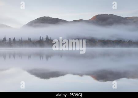 Early morning mist along the shore of Ullswater in the Lake District National Park Stock Photo