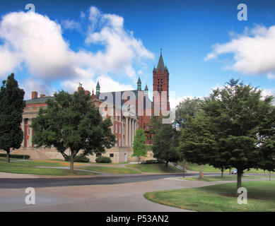 Syracuse, New York, USA. June 25, 2018. View from Crouse drive of the College of Visual and Performing Arts and Maxwell Hall on the Syracuse Universit Stock Photo