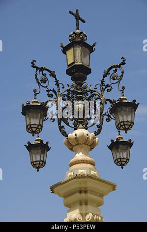 Detail of the source-streetlight by the sculptor Jose Lafita Diaz (1887-1945), erected in 1929 for the Ibero-American Exposition . Located in the center of the Virgin of the Kings Square (Plaza Virgen de los Reyes). Seville. Andalusia. Spain. Stock Photo