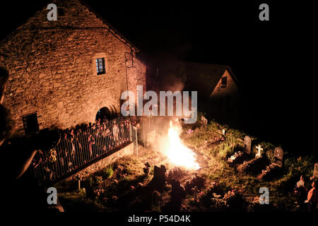 San Juan De Plan, Spain. 23rd June, 2018. Revelers celebrates San Juan Night in the small village in San Juan de Plan, Huesca, northern Spain. They light the bonfire on the mountain and descend with burning 'teas' once in the village they make a run up to the cemetery where another fire is made and the 'teas' are deposited. Feast recognized by UNESCO. Credit: Mikel Cia Da Riva/ Pacific Press/Alamy Live News Stock Photo