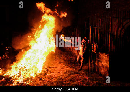 San Juan De Plan, Spain. 23rd June, 2018. Revelers celebrates San Juan Night in the small village in San Juan de Plan, Huesca, northern Spain. They light the bonfire on the mountain and descend with burning 'teas' once in the village they make a run up to the cemetery where another fire is made and the 'teas' are deposited. Feast recognized by UNESCO. Credit: Mikel Cia Da Riva/ Pacific Press/Alamy Live News Stock Photo