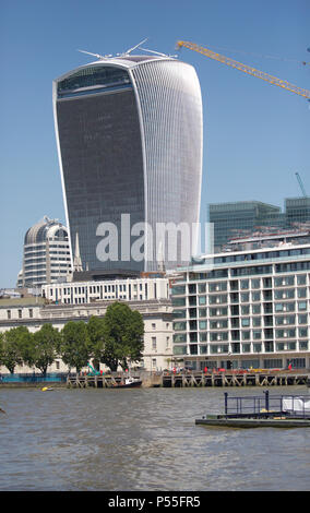 London, UK. 25th Jun, 2018. People enjoy the sunshine by the River Thames in London, the weather forecast is to remain hot and sunny for the rest of the week.Credit Keith Larby/Alamy Live News Stock Photo