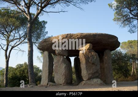 Dolmen 'La Pedra Gentil'. Neolítico.Vallgorguina. Barcelona. Stock Photo