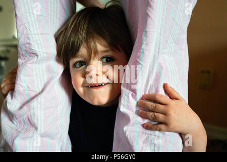 Montreal, Canada, June 24, 2018. Young 3 year-old boy between grandmother's legs.Credit:Mario Beauregard/Alamy Live News Stock Photo