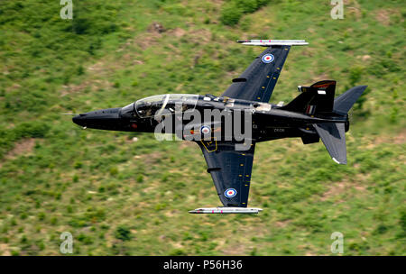 RAF Hawk T2 Jet Trainer flying low level in the mach loop area of Wales (LFA7, low flying area 7) near Snowdonia Stock Photo
