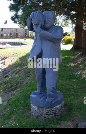 wood carving of a camera man painted grey in ballydehob Ireland Stock Photo