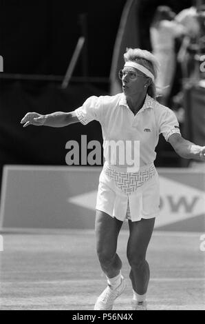 The Women's Singles final of the Dow Classic Tennis Tournament at the Edgbaston Priory Club. Pictured, Martina Navratilova in action. 18th June 1989. Stock Photo