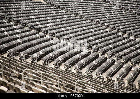 Giants See 5,000+ Empty Seats At New Meadowlands Stadium