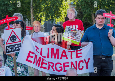 London, UK. 25th Jun, 2018. As parliament debates the Third Runway at Heathrow, protestors lobby inside and protest outside. Credit: Guy Bell/Alamy Live News Stock Photo