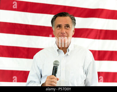 Orem, Utah, USA. 25th June, 2018. MITT ROMNEY addresses supporters at the last of his ''Mondays with Mitt'' campaign appearances during his run to win the 2018 Republican Senate nomination in Utah. The Republican primary election is tomorrow, June 26. Credit: Brian Cahn/ZUMA Wire/Alamy Live News Stock Photo