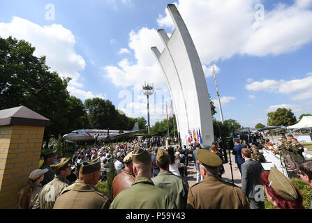 Frankfurt am Main, Germany. 26th June, 2018. 26.Guests have gathered for the 70th jubilee of the Berlin air bridge at the memorial site at the Frankfurt Airport. The air bridge served as the supply of West Berlin through the western Allies during the Berlin blockade through the soviet occupation force from the 24th of June 1948 until the 12th of May 1949. Photo: Arne Dedert/dpa/Alamy Live News  Stock Photo