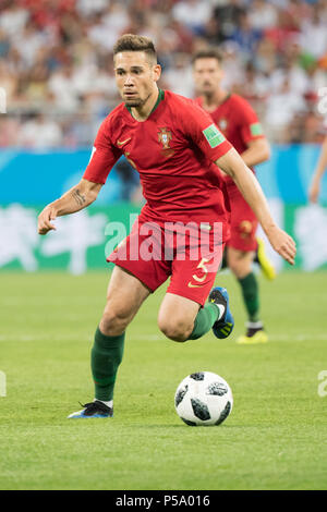 Saransk, Russland. 26th June, 2018. Raphael GUERREIRO (POR) with Ball, Single Action with Ball, Action, Full Figure, Portrait, Iran (IRN) - Portugal (POR) 1: 1, Preliminary Group B, Game 35, on 25.06.2018 in Saransk; Football World Cup 2018 in Russia from 14.06. - 15.07.2018. | usage worldwide Credit: dpa/Alamy Live News Stock Photo