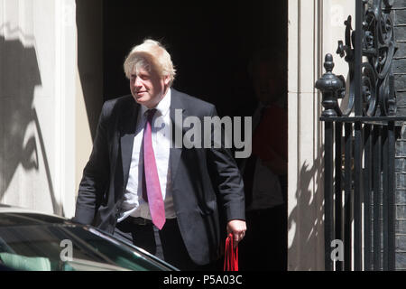 London. 26th June 2018. Boris Johnson MP Secretary of State for Foreign and Commonwealth Affairs leaves Downing Street after the weekly cabinet meeting Credit: amer ghazzal/Alamy Live News Stock Photo