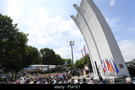 Frankfurt am Main, Germany. 26th June, 2018. Guests have gathered for the 70th jubilee of the Berlin air bridge at the memorial site at the Frankfurt Airport. The air bridge served as the supply of West Berlin through the western Allies during the Berlin blockade through the soviet occupation force from the 24th of June 1948 until the 12th of May 1949. Photo: Arne Dedert/dpa Credit: dpa picture alliance/Alamy Live News Stock Photo