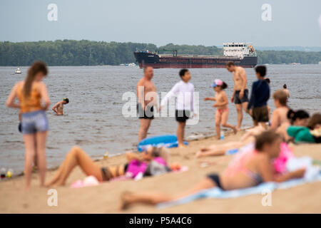 Samara, Russia. 26th June, 2018. Soccer, World Cup 2018: People lying on the beach at the river Volga while a cargo ship drives by. Credit: Marius Becker/dpa/Alamy Live News Stock Photo