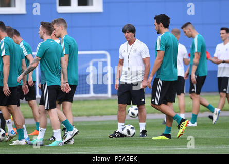 Kazan, Russland. 26th June, 2018. final training Bundescoach Joachim Jogi Loew (Germany). GES/Football/World Cup 2018 Russia: DFB-final training in the Elektron-Stadion, Kazan, 26.06.2018 GES/Soccer/Football/World Cup 2018 Russia: Practice, Kazan, June 26, 2018 | usage worldwide Credit: dpa/Alamy Live News Stock Photo