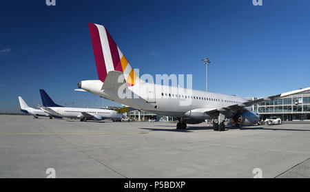 handling of an aircraft at the terminal of an airport before take-off Stock Photo