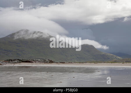 The stunning white sands and mountain backdrop of Glassilaun Beach near Renvyle on the Connemara coast of County Galway, Ireland Stock Photo