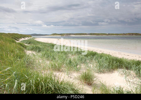 Stunning clean beaches and water on the Donegal coast between  Bunbeg and the island of Inishinny Stock Photo