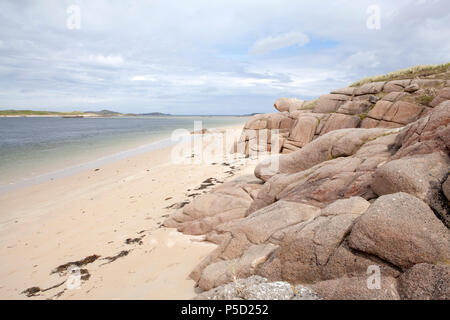 A channel of water runs between the Donegal coast at Bunbeg and the island of Inishinny Stock Photo