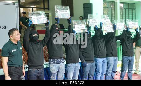 Quezon City, Philippines. 26th June, 2018. The informants, who wore masks to hide their identity, received their monetary rewards during a simple ceremony today, June 26, 2018 at PDEA National Headquarters in Quezon City. Credit: Robert Oswald Alfiler/Pacific Press/Alamy Live News Stock Photo