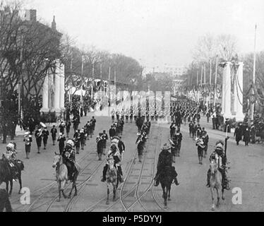 N/A. English: Buckskin Charlie (Ute), American Horse (Oglala Sioux), Little Plume (Piegan Blackfeet), Geronimo (Chiricahua Apache), and Hollow Horn Bear (Brule Sioux), passing in review before a newly inaugurated President Theodore Roosevelt, March 4, 1905. Courtesy of the Library of Congress, #LC-USZ62-560009. 1905. Unknown 49 A-century-ago-426 Stock Photo