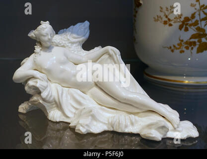 N/A. English: Exhibit in the Wadsworth Atheneum - Hartford, Connecticut, USA. This work is old enough so that it is in the . 21 January 2016, 13:22:31. Daderot 176 Bather and Sleeping woman, 2 of 2, Vincennes Porcelain Factory, c. 1747-1752, soft-paste porcelain - Wadsworth Atheneum - Hartford, CT - DSC05261 Stock Photo