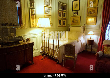 N/A. English: Interior view of Waddesdon Manor - Buckinghamshire, England. 8 June 2016, 08:31:29. Daderot 180 Bedroom - Waddesdon Manor - Buckinghamshire, England - DSC07748 Stock Photo