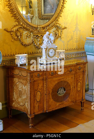 480 Dressing Commode with Three Graces, Chippendale, late 1700s, marquetry on satinwood with rosewood insets - Yellow Drawing Room - Harewood House - West Yorkshire, England - DSC01891 Stock Photo