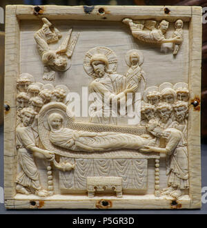N/A. English: Exhibit in the Hessisches Landesmuseum Darmstadt - Darmstadt, Germany. 19 October 2016, 05:27:54. Daderot 430 Death of Mary (Koimesis), Constantinople, late 900s, ivory - Hessisches Landesmuseum Darmstadt - Darmstadt, Germany - DSC00247 Stock Photo