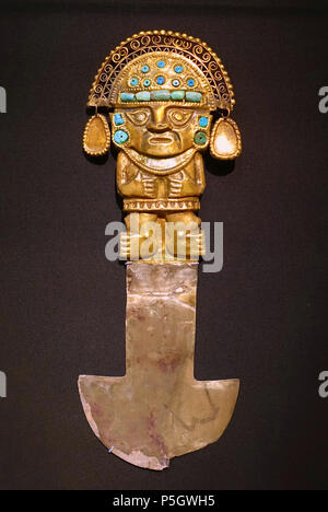 286 Ceremonial knife (tumi), Sican (Lambayeque) culture, Peru north coast, Late Intermediate Period (Middle Sican), 900-1100 AD, gold, silver, turquoise - Dallas Museum of Art - DSC04674 Stock Photo