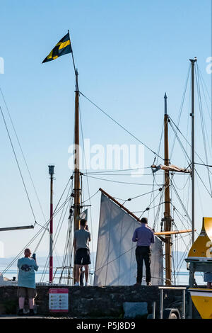 Aberaeron Harbour, UK. 27th Jun, 2018. Tops’l Schooner “Vilma” arrives at Aberaeron Harbor to mark the Bicentenary celebration of Welsh Family’s from Aberaeron leaving Wales to set up a new life in Ohio USA A  hardy group of pioneers from 16 villages between Aberaeron and Tregaron set sail from Aberaeron bound for ‘The New World’, eventually settling in Ohio in an area which became known as Little Cardiganshire. Credit: andrew chittock/Alamy Live News Stock Photo