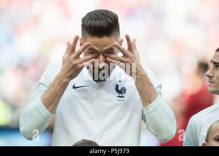 Moscow, Russland. 26th June, 2018. Olivier GIROUD (FRA) rubs his eyes during the presentation, line up, posing, bust, gesture, gesture, Denmark (DEN) - France (FRA) 0: 0, preliminary round, group C, match 37, on 26.06.2018 in Moscow; Football World Cup 2018 in Russia from 14.06. - 15.07.2018. | usage worldwide Credit: dpa/Alamy Live News Stock Photo