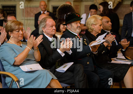 Munich, Germany. 27th June, 2018. The award winners Marlies Breher (L-R), association of the children's hospice in the Allgaeu, Franz-Xaver Bogner, director and screenwriter, Maximilian Bertl, first regional chairman of the association of traditional Bavarian costumes, Gabriele Bauer, mayor of Rosenheim, and Django Asul, cabaret artist, author and columnist, civilly known as Ugur Bagislayici, applaud during the presentation of the Bavarian Order of Merit in the Antiquarium of the residence. Credit: Matthias Balk/dpa/Alamy Live News Stock Photo