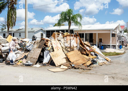 Everglades City Florida,after Hurricane Irma,houses homes residences,storm disaster recovery cleanup,flood surge damage destruction aftermath,trash,de Stock Photo