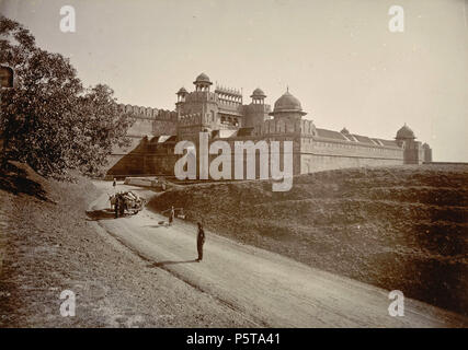 N/A. English: Photograph of the Delhi Gate at the Red Fort in Delhi from the Curzon Collection, taken by Lala Deen Dayal in the 1890s, from the Curzon Collection: 'Views of places proposed to be visited by Their Excellencies Lord & Lady Curzon during Autumn Tour 1902'. The Delhi gate is one of two main entrances to the Lal Qila or Red Fort, the palace citadel built in the 1640s by the Mughal emperor Shah Jahan (r.1627-1658) as the headquarters of his new capital, Shahjahanabad. The palace apartments are contained within a fortification wall built of red sandstone, surrounded on three sides by  Stock Photo