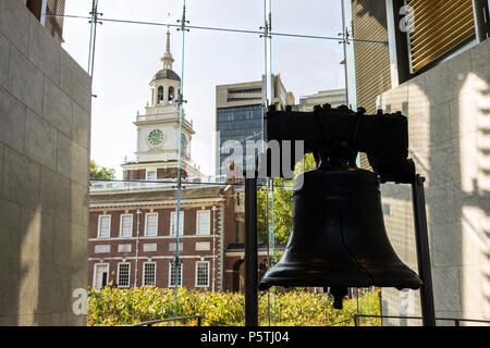 Philadelphia, Pennsylvania. The Liberty Bell, an iconic symbol of American independence, with the Independence Hall in the background Stock Photo