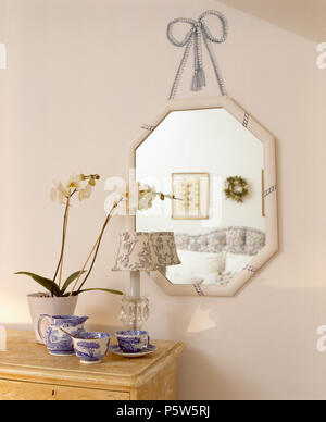 Bathroom Trompe L'oeil window with porcelain vase