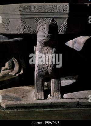 DETALLE DE UN LEON DE LA FUENTE DEL PATIO DE LOS LEONES DE LA ALHAMBRA. Location: ALHAMBRA-PATIO DE LOS LEONES, GRANADA, SPAIN. Stock Photo