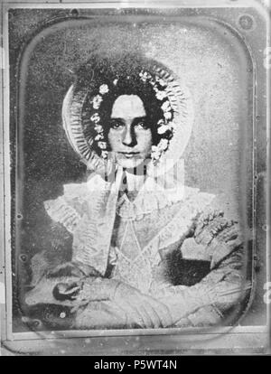 N/A. Deutsch: Dorothy Draper, Schwester des Wissenschaftlers John William Draper. Ältestes erhaltenes Porträtfoto der Welt. June 1840.   John William Draper  (1811–1882)       Alternative names John Wm. Draper  Description English-American scientist, philosopher, physician, chemist, historian and photographer  Date of birth/death 5 May 1811 4 January 1882  Location of birth/death St Helens Hastings-on-Hudson  Authority control  : Q472490 VIAF:5034406 ISNI:0000 0001 1020 3459 ULAN:500332669 LCCN:n50026253 NLA:35044817 WorldCat 467 Dorothy Draper Stock Photo