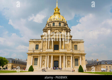 Dome des Invalides, final resting place of Napoleon I, Musee de l'Armée, Army Museum, Les Invalides, Paris, France Stock Photo