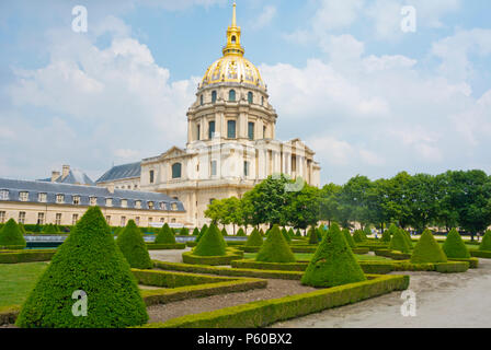 Dome des Invalides, final resting place of Napoleon I, Musee de l'Armée, Army Museum, Les Invalides, Paris, France Stock Photo